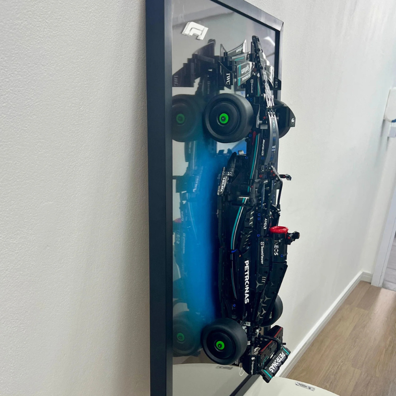 Compre Junto | F1 Mercedes AMG W14 + Quadro